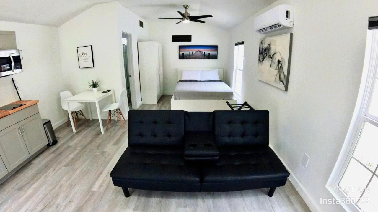 All Modern Studio With Private Entry & Parking. Brandon Exterior photo