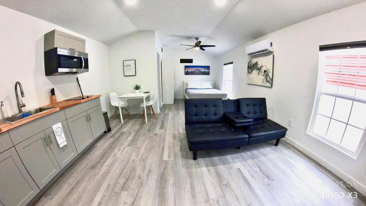 All Modern Studio With Private Entry & Parking. Brandon Exterior photo
